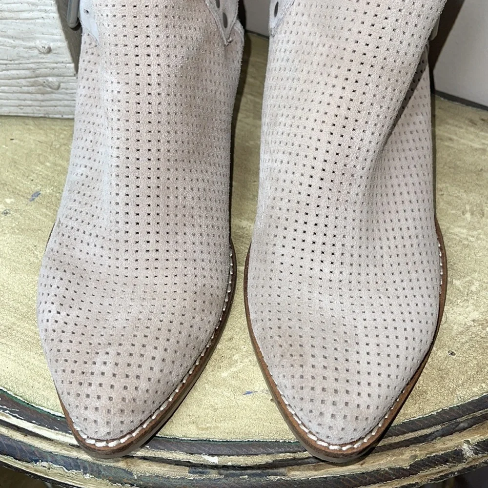 Dolce Vita Simon Perforated Suede Taupe Ankle Boots Womens Size 7 1/2